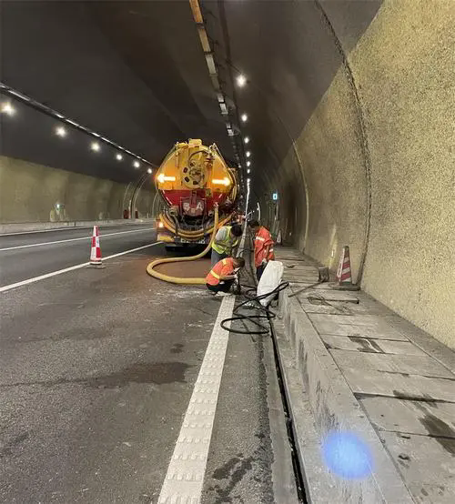 浦城隧道排水渠清淤